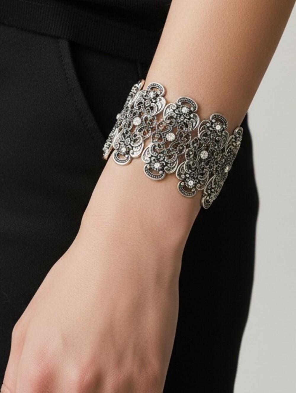 Vintage-Inspired Silver Filigree Stretch Bracelet with Clear Crystals